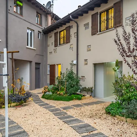 Apartment Host4u - Conicchio New Few Steps From Casazza Metro Station & Free Parking Brescia