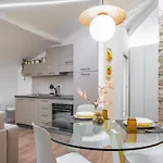 Host4u - Conicchio New Few Steps From Casazza Metro Station & Free Parking شقة