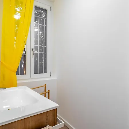 Cascina Conicchio - Beautiful Few Minutes From Metro Station - By Host4u شقة بريشا