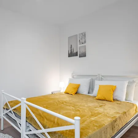 Apartment Host4u - Conicchio New Few Steps From Casazza Metro Station & Free Parking
