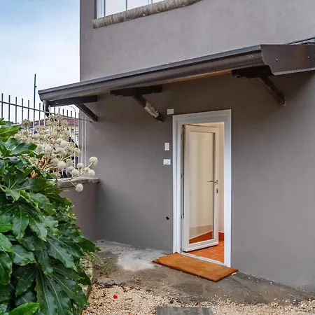 Appartamento Host4u - Conicchio New Few Steps From Casazza Metro Station & Free Parking