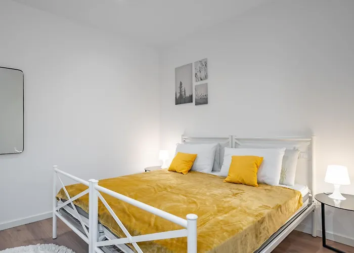 Appartamento Host4u - Conicchio New Few Steps From Casazza Metro Station & Free Parking